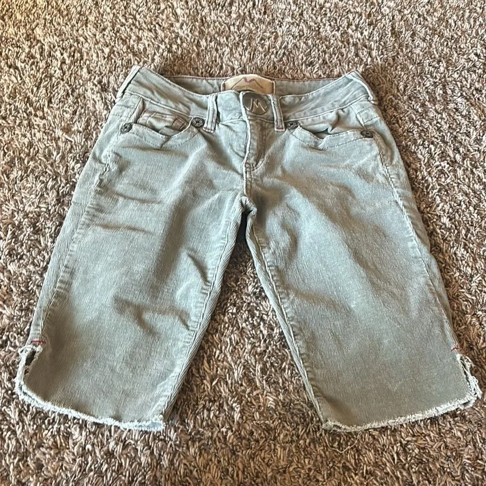 Marlow light green corduroy shorts, size 27.